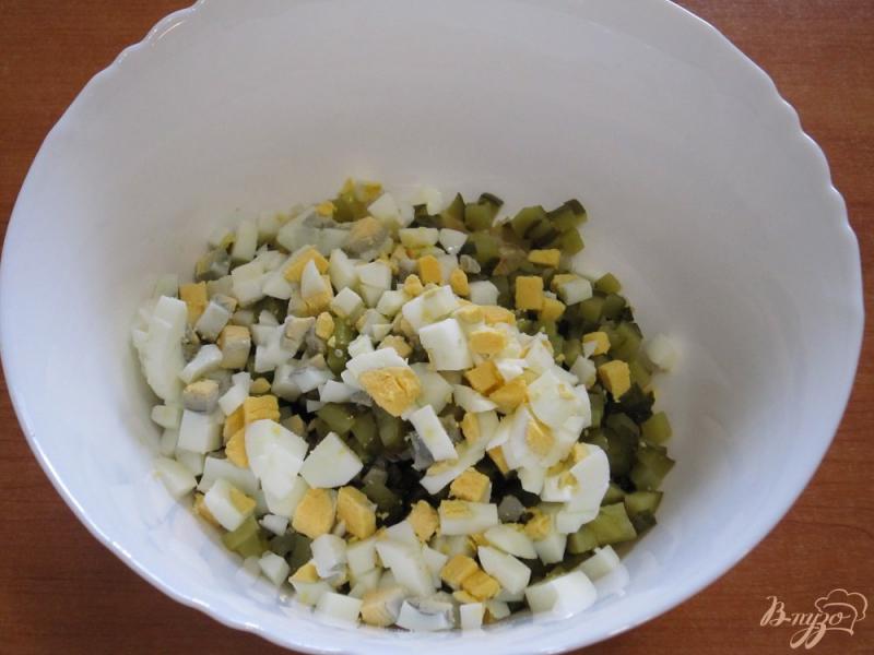 Фото приготовление рецепта: Салат с жаренными грибами шаг №5