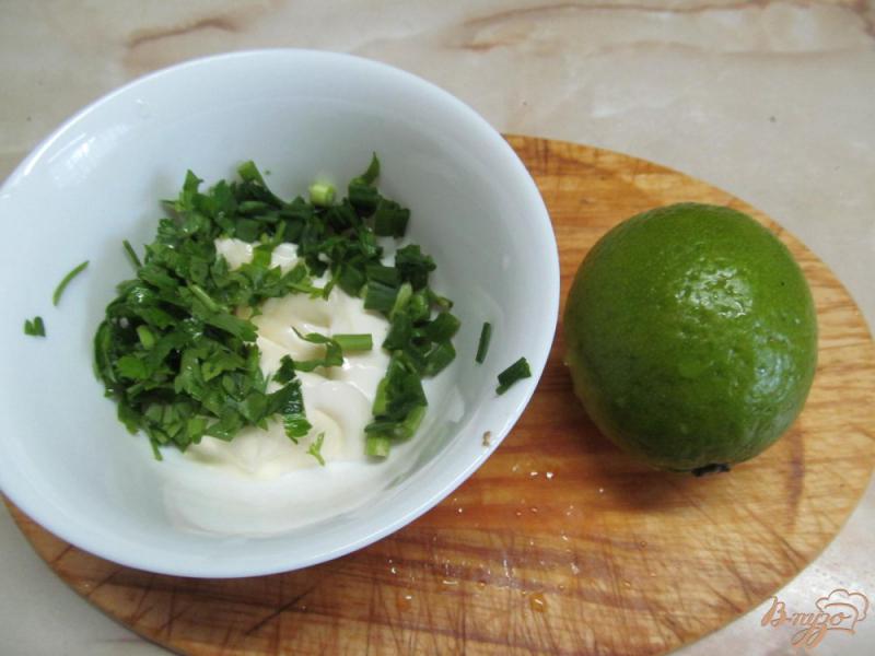Фото приготовление рецепта: Салат из крабовых палочек яблока и овощей шаг №1