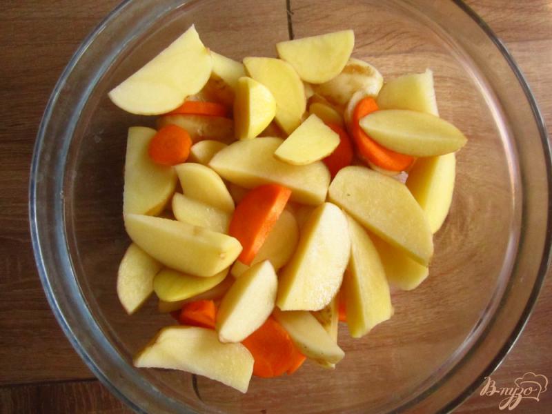 Фото приготовление рецепта: Молодой картофель в мультиварке  в сырно-сливочном соусе шаг №1