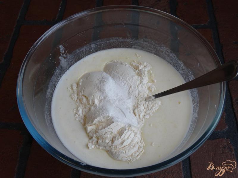 Фото приготовление рецепта: Кекс с грушей и сливочным сыром шаг №8