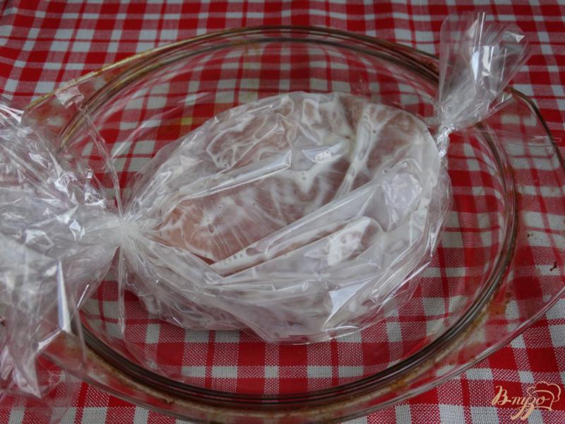 Фото приготовление рецепта: Куриная грудка в кефирно-имбирном маринаде шаг №6