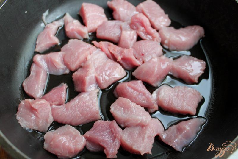 Фото приготовление рецепта: Свинина с перцем в горшочке шаг №1