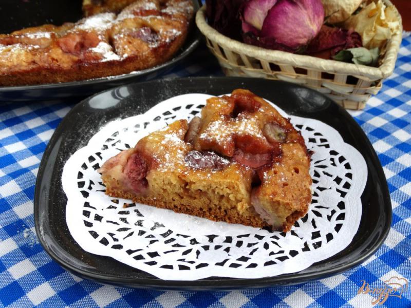Фото приготовление рецепта: Быстрый пирог с ягодами и фруктами шаг №9