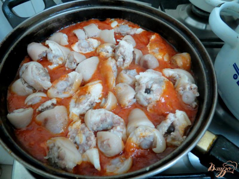 Фото приготовление рецепта: Свиные хвостики в остром соусе шаг №7