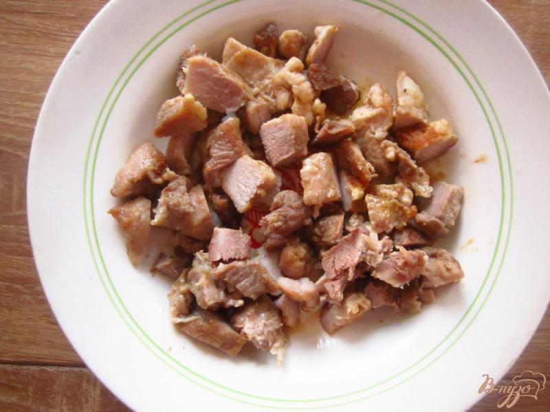 Фото приготовление рецепта: Салат со свинины и овощами шаг №3