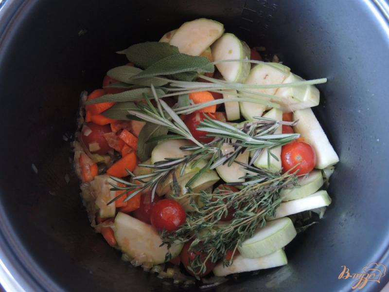 Фото приготовление рецепта: Ребрышки с овощами по-итальянски в мультиварке шаг №7