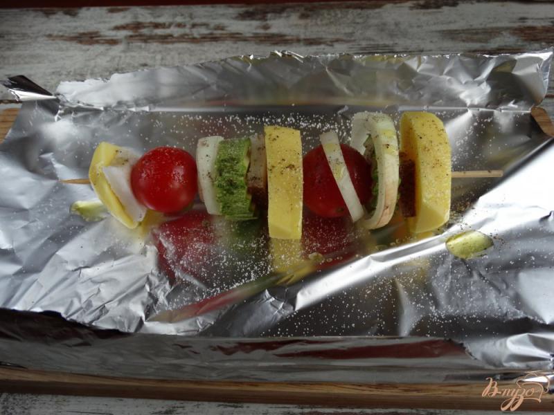 Фото приготовление рецепта: Овощные шашлычки с салом шаг №7