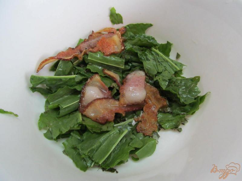 Фото приготовление рецепта: Салат с абрикосом щавелем и ростками пшеницы шаг №4