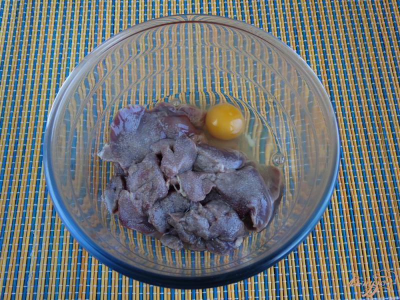 Фото приготовление рецепта: Запеченные печеночно-картофельные оладьи шаг №1