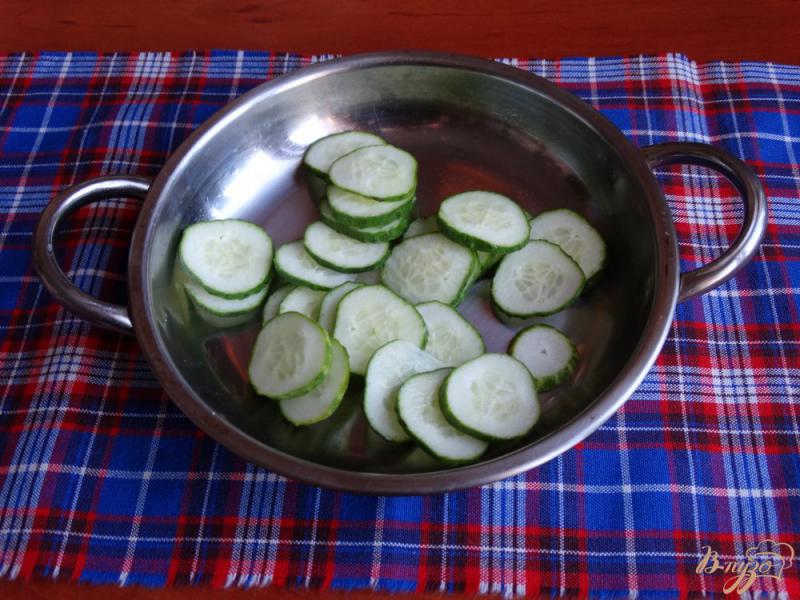 Фото приготовление рецепта: Салат с жареными кабачками овощами и сыром шаг №1