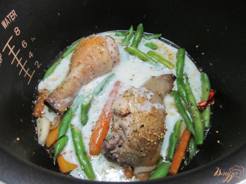 Фото приготовление рецепта: Куриные ножки с овощами и яблоками в мультиварке шаг №5