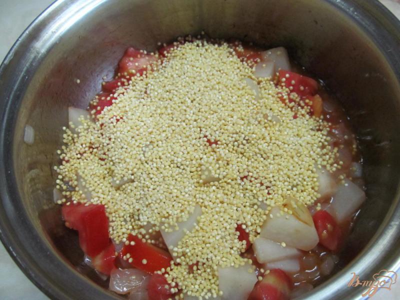 Фото приготовление рецепта: Суп из кильки в томате шаг №4