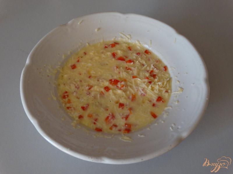 Фото приготовление рецепта: Сырные гренки с болгарским перцем шаг №6