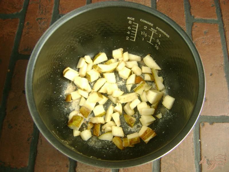 Фото приготовление рецепта: Ванильный бисквит с грушами шаг №8