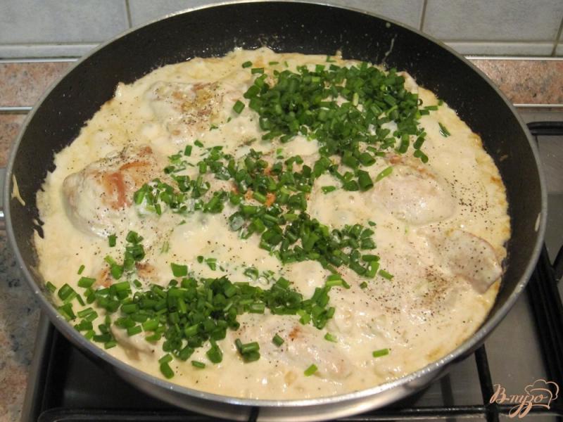 Фото приготовление рецепта: Стейки из курицы с соусом шаг №8