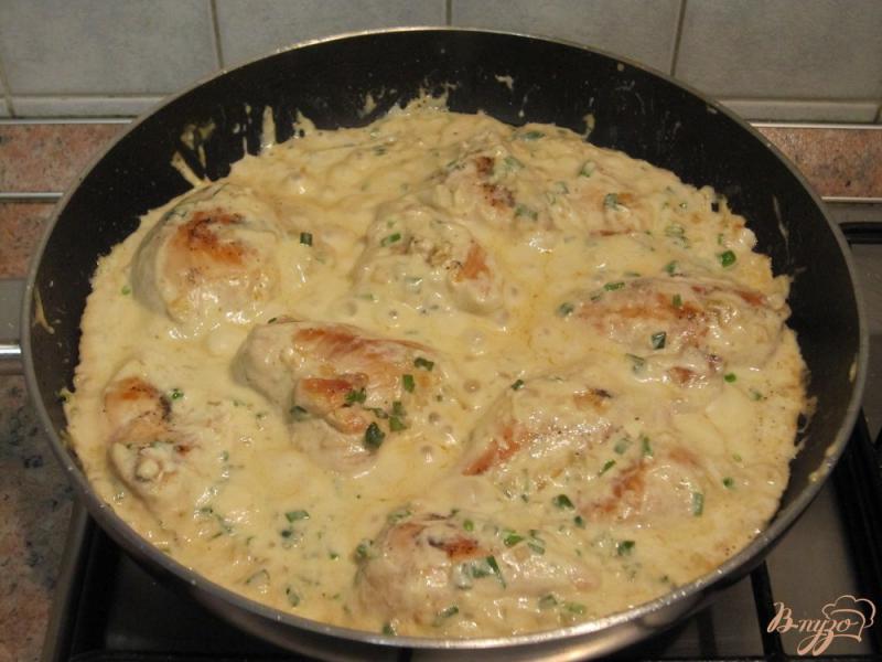 Фото приготовление рецепта: Стейки из курицы с соусом шаг №9