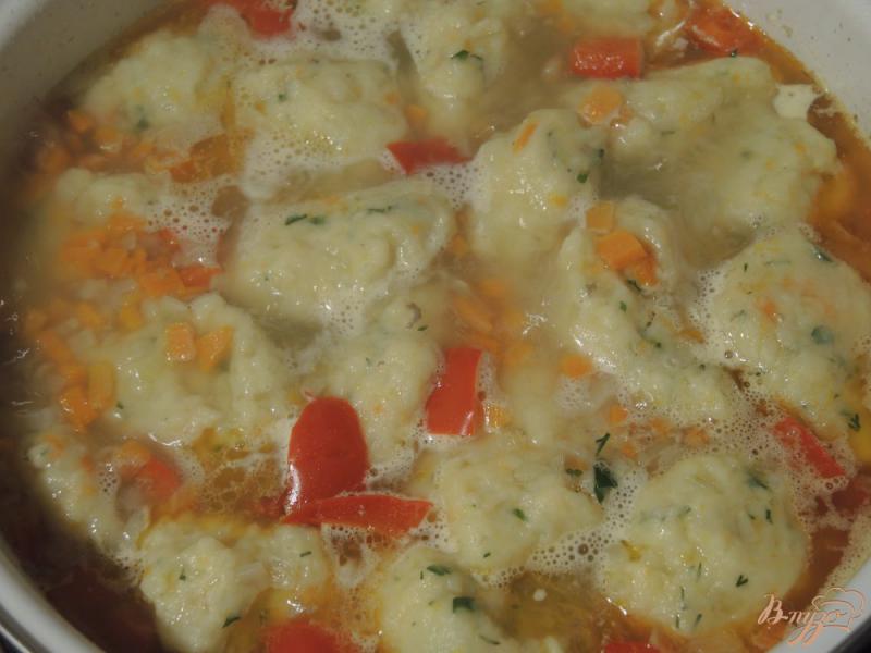 Фото приготовление рецепта: Суп с картофельными клецками шаг №13