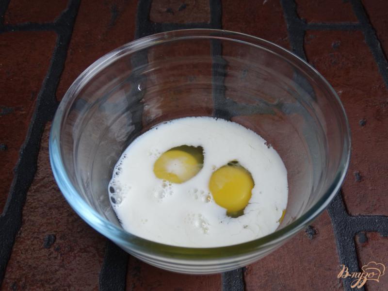 Фото приготовление рецепта: Духовой омлет с творогом и болгарским перцем шаг №2