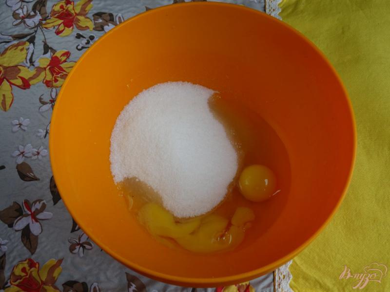 Фото приготовление рецепта: Кекс на сметане с абрикосами шаг №1