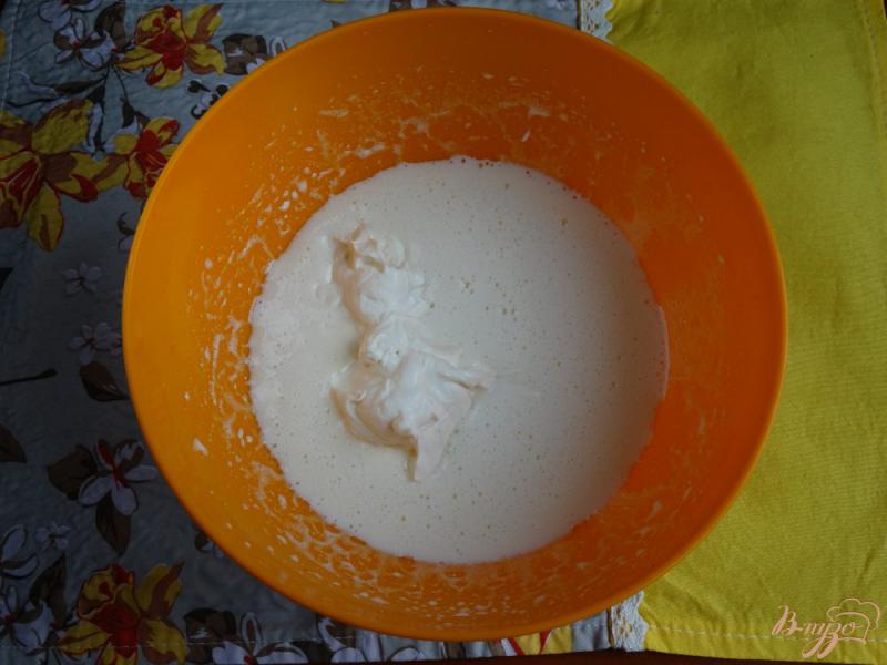 Фото приготовление рецепта: Кекс на сметане с абрикосами шаг №3