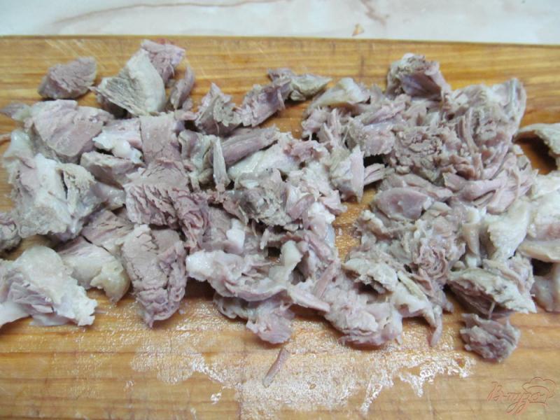 Фото приготовление рецепта: Салат и свинины свеклы и капусты шаг №3