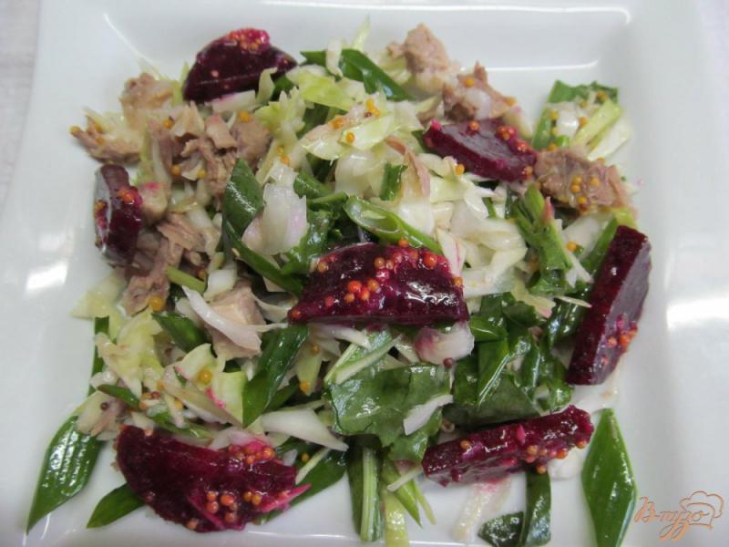 Фото приготовление рецепта: Салат и свинины свеклы и капусты шаг №9