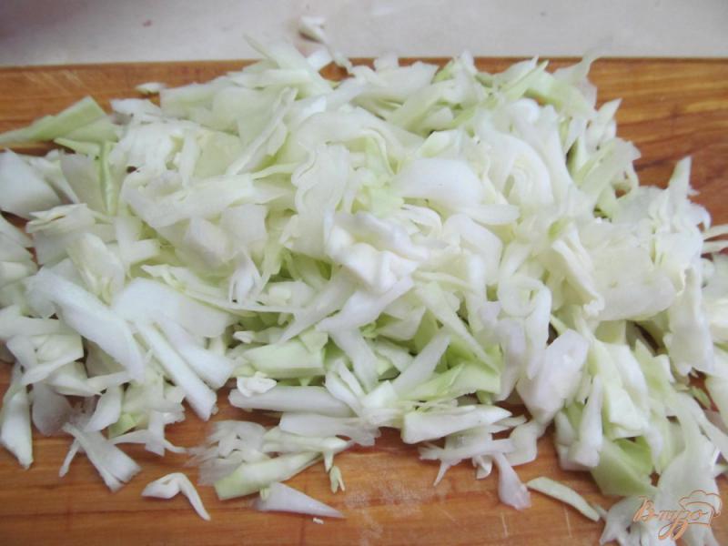 Фото приготовление рецепта: Салат и свинины свеклы и капусты шаг №4