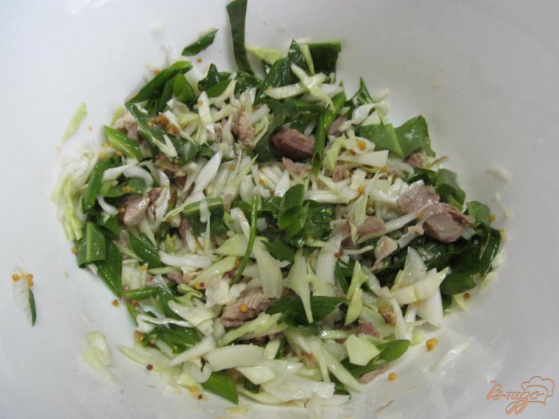 Фото приготовление рецепта: Салат и свинины свеклы и капусты шаг №7