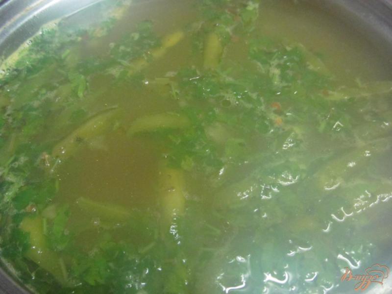 Фото приготовление рецепта: Суп с стручковой фасолью и макаронами шаг №8