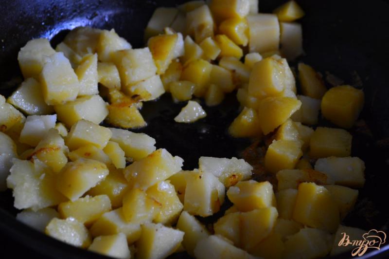 Фото приготовление рецепта: Картофельный открытый пирог шаг №2