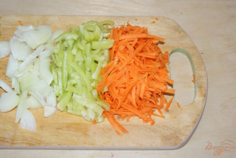 Фото приготовление рецепта: Тушеные баклажаны с овощами шаг №3