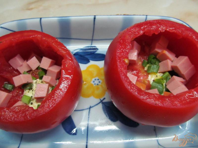 Фото приготовление рецепта: Яйца в помидорах шаг №2
