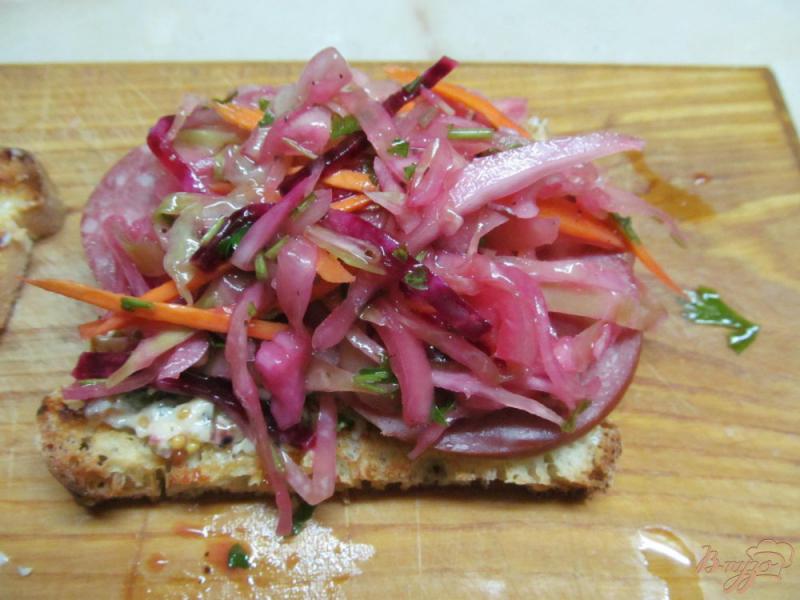 Фото приготовление рецепта: Бутерброд с салатом по-гурийски шаг №3