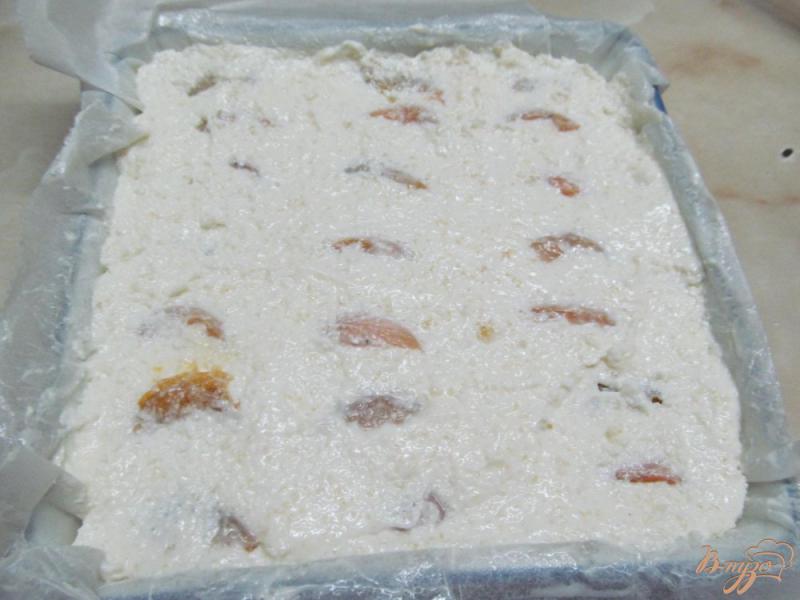 Фото приготовление рецепта: Творожный десерт с абрикосом шаг №7