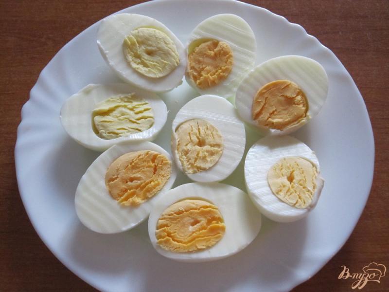 Фото приготовление рецепта: Тосты с яйцами, сыром и сладким перцем шаг №3