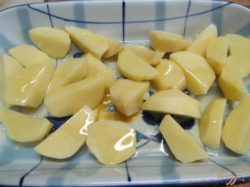Фото приготовление рецепта: Запеченный картофель с мясом и чесноком шаг №4