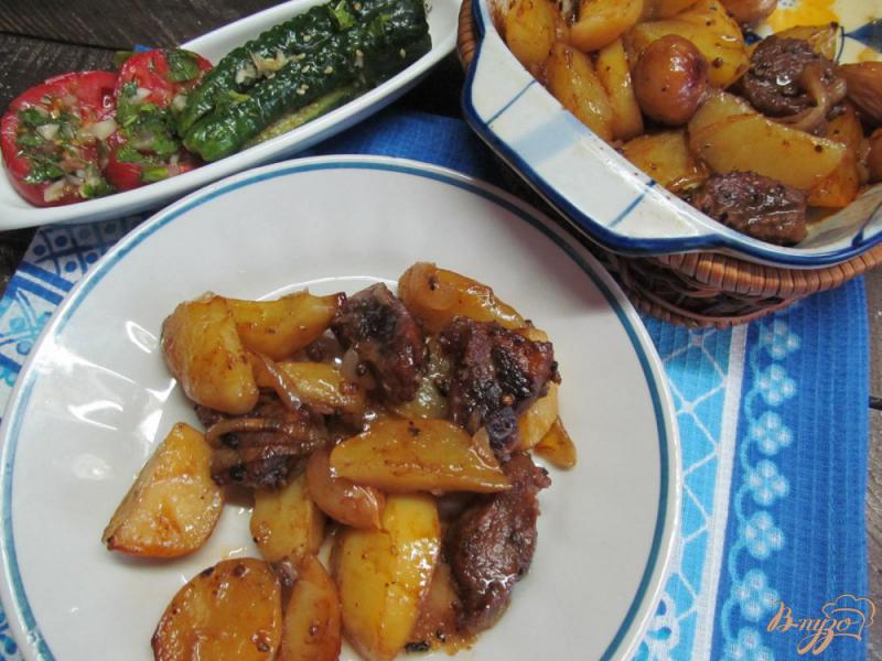 Фото приготовление рецепта: Запеченный картофель с мясом и чесноком шаг №7