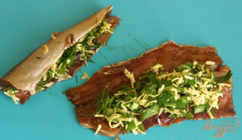 Фото приготовление рецепта: Рыба с зеленью шаг №4
