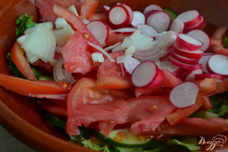Фото приготовление рецепта: Овощной салат с хлебом шаг №2