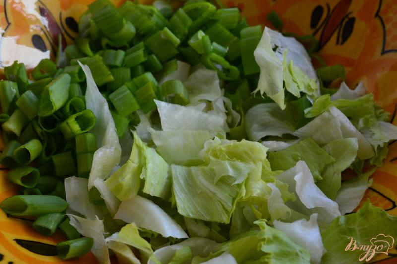 Фото приготовление рецепта: Салат со свеклой, нутом и крабовыми палочками шаг №1