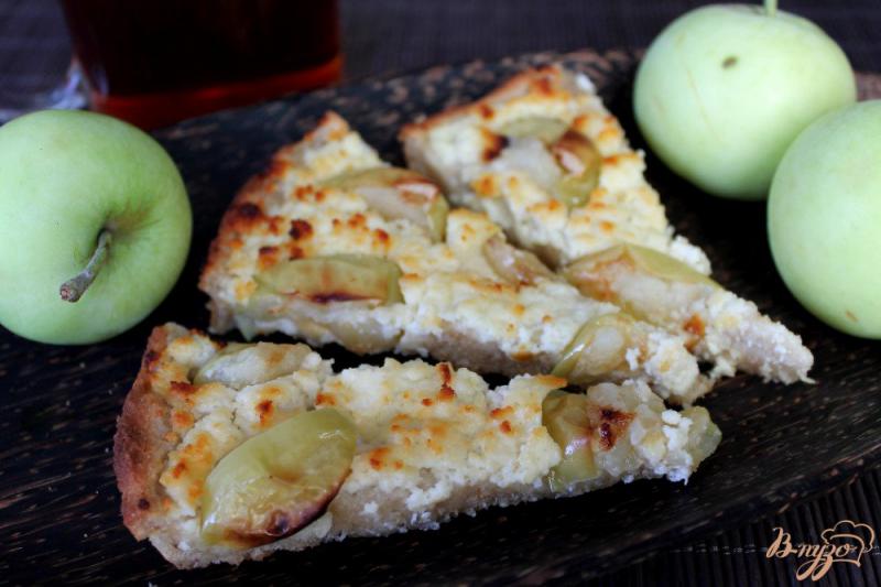 Фото приготовление рецепта: Овсяный пирог с яблоками и творогом шаг №8