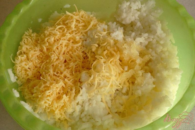 Фото приготовление рецепта: Рис с яйцами по-неаполитански шаг №2
