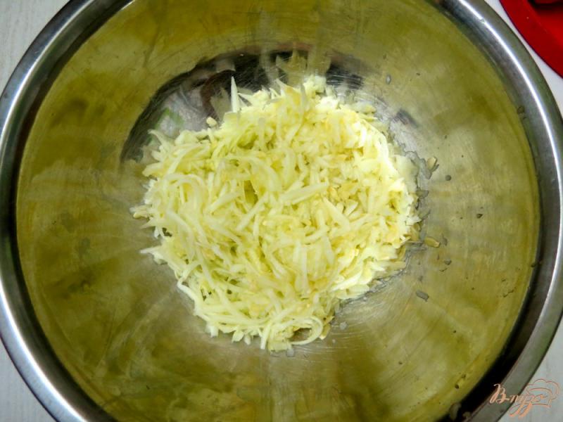 Фото приготовление рецепта: Кабачкок тушёный с капустой и томатом шаг №2