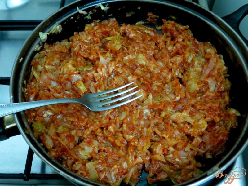Фото приготовление рецепта: Кабачкок тушёный с капустой и томатом шаг №8