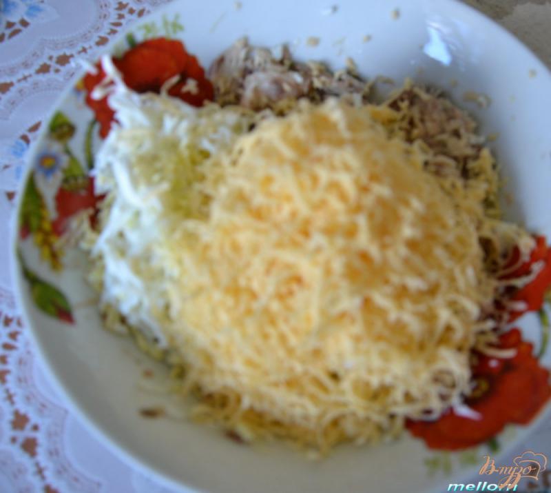 Фото приготовление рецепта: Бутербродная намазка с яйцом, сыром и рыбой шаг №3