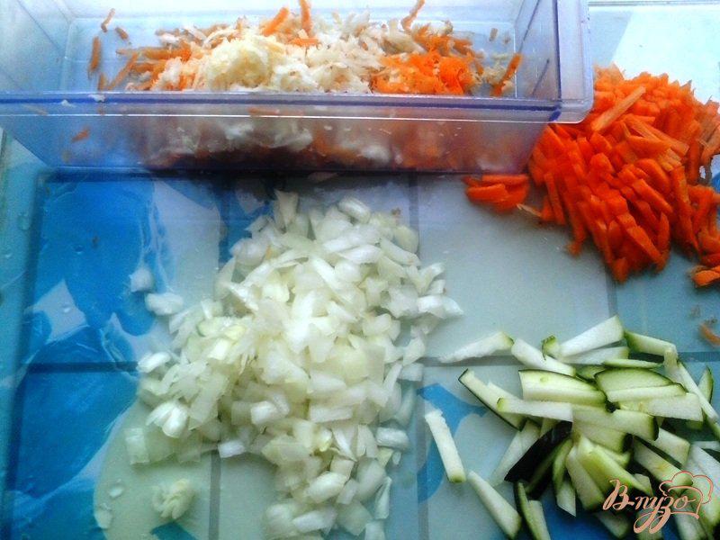 Фото приготовление рецепта: Суп с говядиной, овощами  и яичными полосками шаг №2
