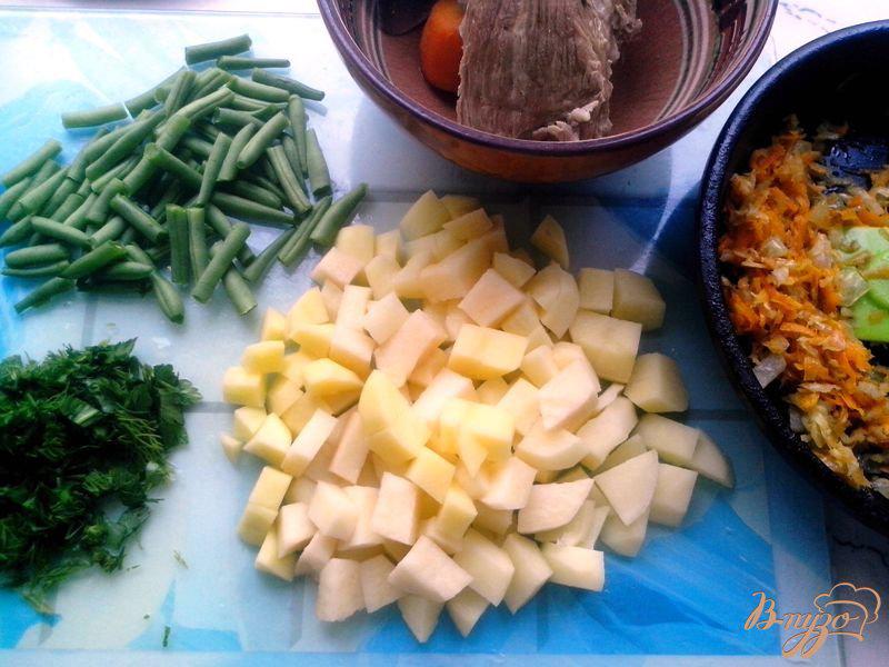 Фото приготовление рецепта: Суп с говядиной, овощами  и яичными полосками шаг №3