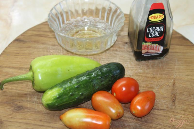 Фото приготовление рецепта: Курица жаренная в соевом соусе с летними овощами шаг №3