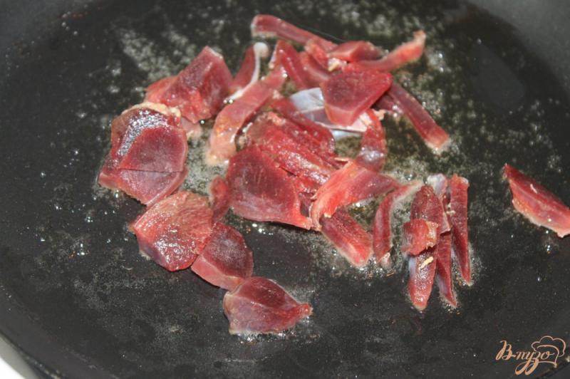 Фото приготовление рецепта: Субпродукты тушенные с овощами в томатном соусе шаг №5