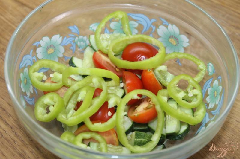 Фото приготовление рецепта: Овощной салат с мясными шариками шаг №6
